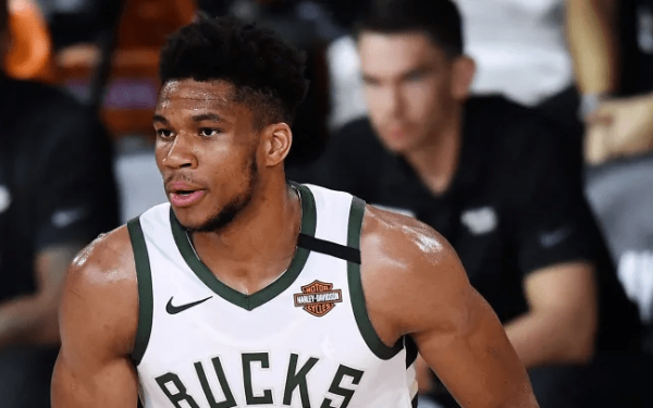 ΝΒΑ: «Ζωντανοί» στη μάχη για τη δεύτερη θέση οι Μπακς (βίντεο)