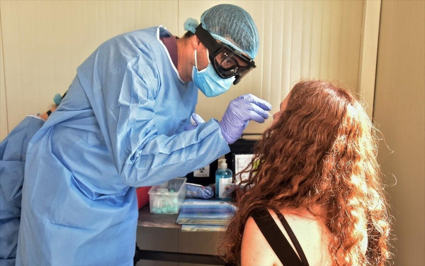 Τρία κρούσματα νοτιοαφρικανικής μετάλλαξης εντοπίστηκαν στο Κορδελιό (Βίντεο) 