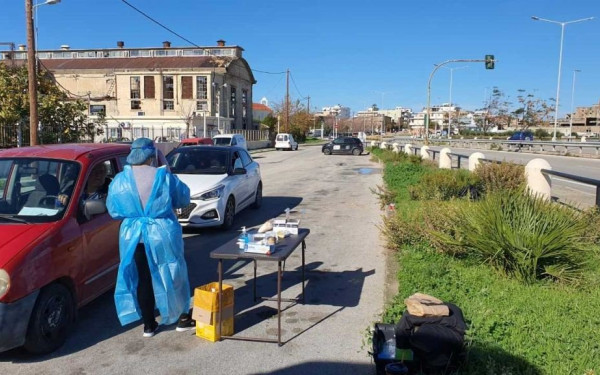 ΕΟΔΥ: 20 κρούσματα σε 1.909 rapid tests σε διερχόμενους οδηγούς (φωτ.)
