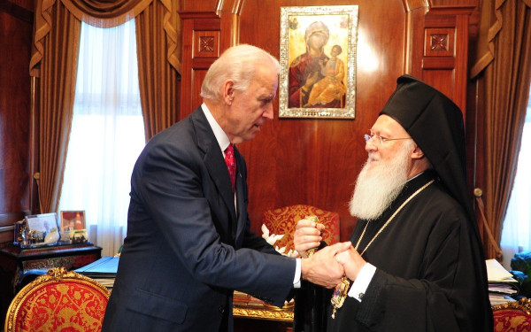 Δύο υψηλού συμβολισμού αποφάσεις του Μπάιντεν ικανοποίησαν το Οικουμενικό Πατριαρχείο