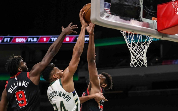 Μπάσκετ: Με το δεξί στη νέα χρονιά οι Μπακς (βίντεο)