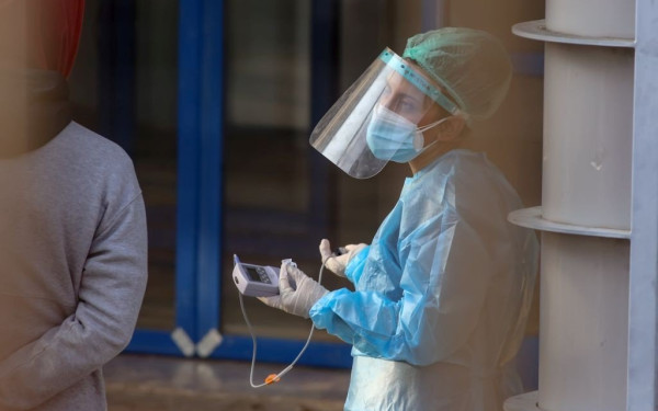 Γεμίζουν οι ΜΕΘ στα νοσοκομεία - Αυξάνουν οι συγκεντρώσεις του ιού στα λύματα - Ζούμε «μέρες Νοεμβρίου», λένε ειδικοί