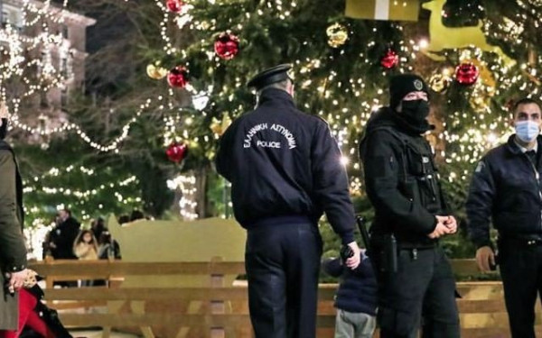 Οικογενειακές κορονο-γιορτές με απαγόρευση κυκλοφορίας και αυστηρούς ελέγχους τήρησης των μέτρων