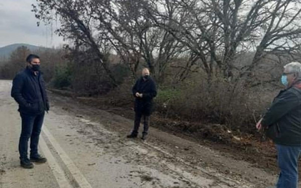 ΠΕ Χαλκιδικής: Συνεχίζονται οι καθαρισμοί των ερεισμάτων – πρανών στο οδικό δίκτυο