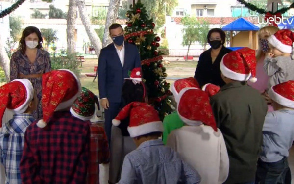 Στο Πρότυπο Εθνικό Νηπιοτροφείο άκουσε τα κάλαντα ο Αλέξης Τσίπρας (βίντεο)