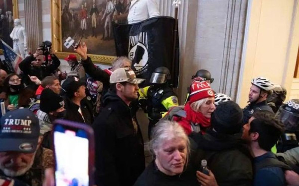 ΗΠΑ: Σε διαθεσιμότητα δύο άνδρες της αστυνομίας του Καπιτωλίου 