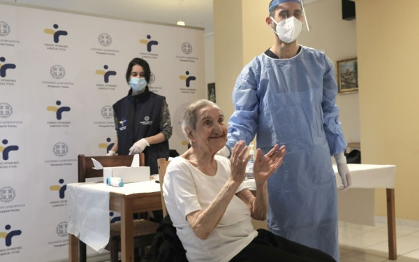 Ξεκίνησαν οι επ'αόριστον αναστολές ανεμβολίαστων εργαζομένων σε γηροκομεία