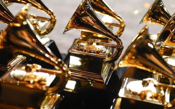 Αναβάλλεται για τις 14 Μαρτίου η τελετή απονομής των βραβείων Grammy