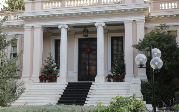 Επικεφαλής γραφείου τύπου του πρωθυπουργού: Ο Λιγνάδης δεν ήταν φίλος του Κ.Μητσοτάκη