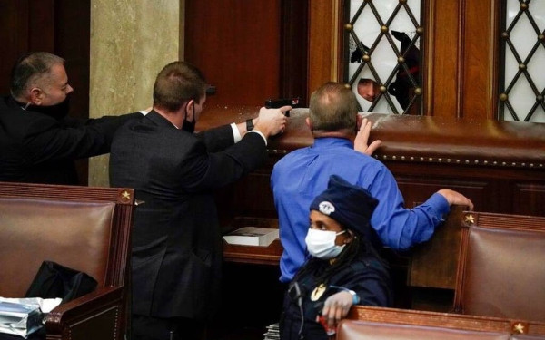 Η Εθνοφρουρά παρακολουθεί σε 24ωρη βάση το αμερικανικό Καπιτώλιο (βίντεο)
