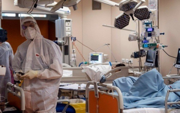 Κορονοϊός: 106 θάνατοι και 127 διασωληνωμένοι την προηγούμενη εβδομάδα