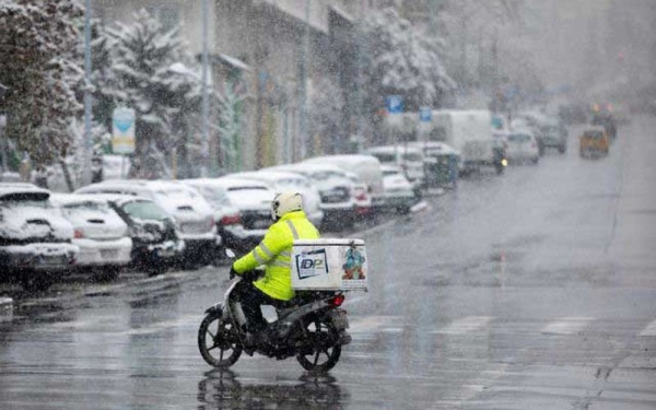 Κακοκαιρία: Συστάσεις από το Υπ. Εργασίας για τους εργαζομένους - «Ιδιαίτερη προσοχή για τους διανομείς»