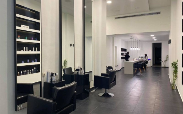 Στην Ελλάδα λειτουργούν παράνομα περίπου 23.000 κουρεία-κομμωτήρια