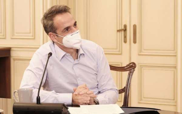 ΚΙΝΑΛ: Με σκονάκι, ή προφορικά, το βέβαιον είναι ότι έγινε παρέμβαση στην ΕΡΤ για το κορονοπάρτι Μητσοτάκη στην Ικαρία