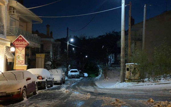 Χιόνια στον Χορτιάτη και στα περίχωρα της Θεσσαλονίκης (βίντεο)