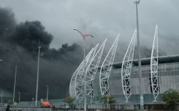Ποδόσφαιρο: Στις φλόγες τυλίχθηκε ένα από τα γήπεδα του Μουντιάλ (βίντεο)