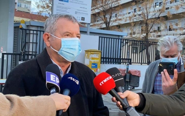 Γιαννάκος: Χάος στα εφημερεύοντα νοσοκομεία – 2.500 υγειονομικοί σε καραντίνα