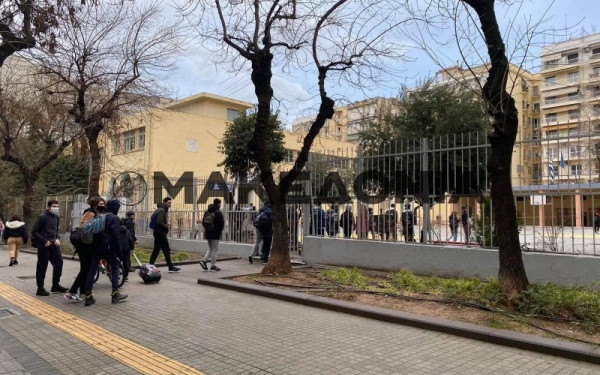 Θεσσαλονίκη: Ήχησε το πρώτο κουδούνι για γυμνάσια και λύκεια (Φωτ.)