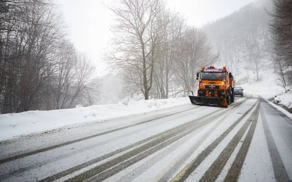 Ήπειρος: Χιόνια χωρίς προβλήματα -Επί ποδός αλατιέρες και μηχανήματα αποχιονισμού