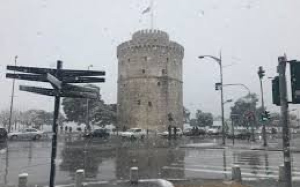 Θεσσαλονίκη: Προετοιμάζεται για το νέο κύμα κακοκαιρίας – Όλος ο στόλος στη “μάχη” για να μείνουν ανοιχτοί οι δρόμοι