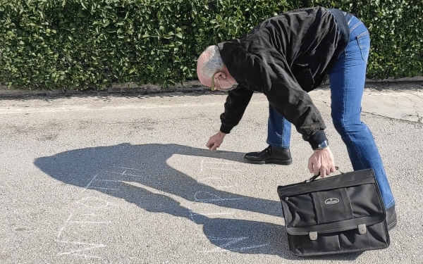Ο καθηγητής του ΑΠΘ που έγραψε στο δρόμο τη λέξη «ντροπή» μιλά στο makthes.gr