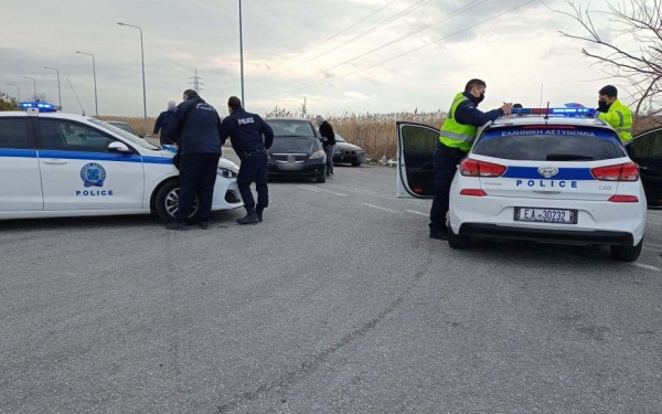 Θεσσαλονίκη: «Stop» σε ένα διακινητή και έξι μη νόμιμους μετανάστες στην Εγνατία Οδό
