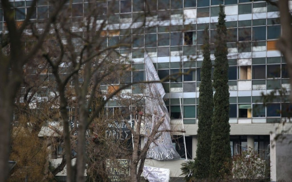 ΑΠΘ: Τέλος στην κατάληψη της πρυτανείας με επέμβαση της ΕΛΑΣ (Βίντεο - Φωτ.)