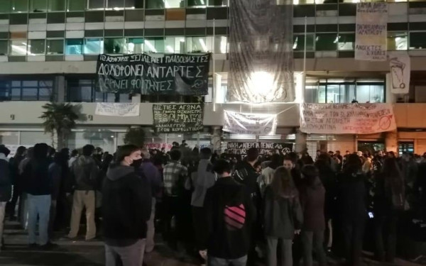 Θρίλερ στο ΑΠΘ με το υπό κατάληψη κτίριο διοίκησης