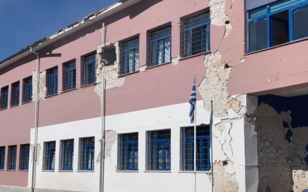 Σεισμός στην Ελασσόνα: "Κόβουν" την ανάσα οι εικόνες από το Δημοτικό σχολείο Δαμασίου (Βίντεο - Φωτ.)