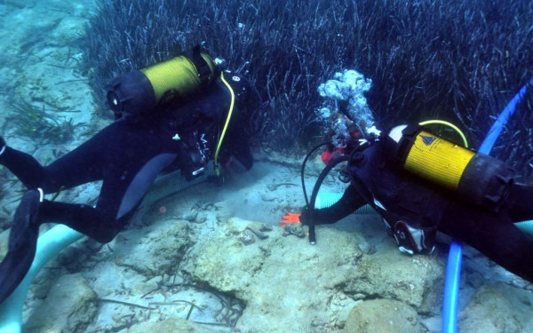 Εντυπωσιακές εικόνες από τη βυθισμένη πόλη του αρχαίου Ολούντος στην Κρήτη (φωτ.)