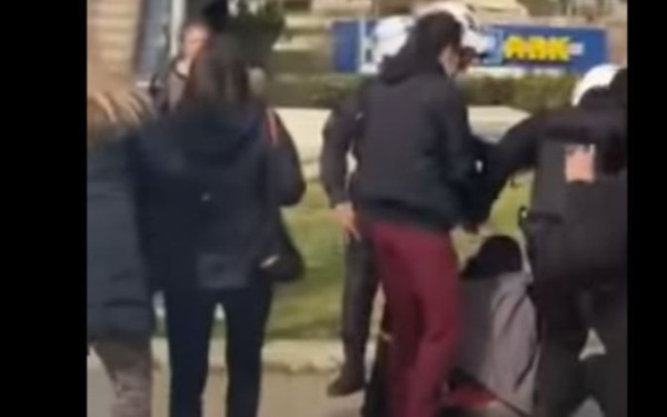 Η Ολομέλεια των δικηγόρων ζητάει να τεθούν σε διαθεσιμότητα οι αστυνομικοί της Νέας Σμύρνης