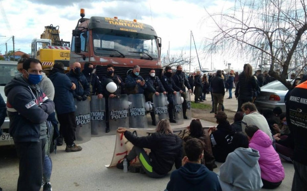 Χαλκιδική: «Παγώνουν» οι κατεδαφίσεις στην παραλία της Νικήτης μετά τα επεισόδια  (Βίντεο)