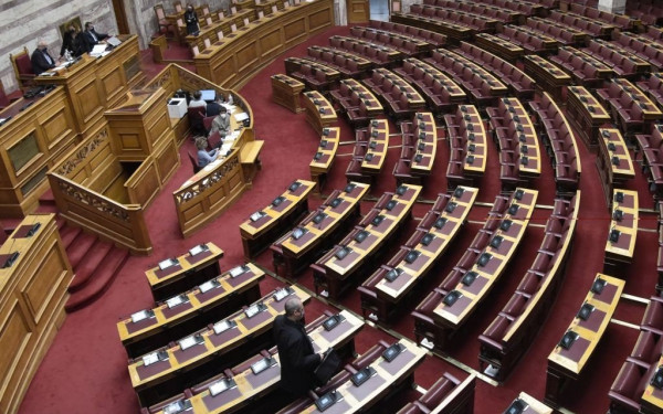 Βουλή: Ψηφίσθηκε το σχέδιο νόμου για την παραγωγή και εξαγωγή φαρμακευτικής κάνναβης 