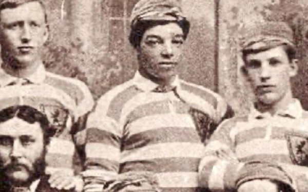 Άντριου Γουάτσον: Η ιστορία του πρώτου μαύρου ποδοσφαιριστή που έπαιξε σε διεθνές επίπεδο