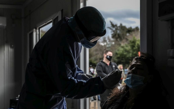 Συναγερμός για τη μετάλλαξη Δέλτα στην Κρήτη -Έκτακτη σύσκεψη Χαρδαλιά, Σκέρτσου, Τσιόδρα