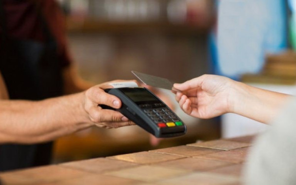 Αντίστροφη μέτρηση για τη διασύνδεση POS με τις ταμειακές μηχανές