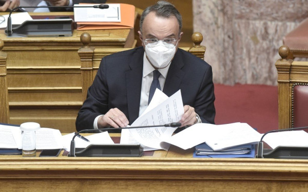 Κόντρα Σταϊκούρα-ΣΥΡΙΖΑ-Βαρουφάκη για την επανιδιωτικοποίηση της τράπεζας Πειραιώς