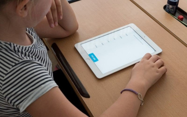 Ολλανδία: Τέλος κινητά τηλέφωνα, τάμπλετ και έξυπνα ρολόγια μέσα από τις σχολικές αίθουσες