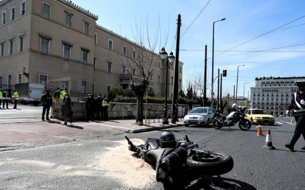 Τροχαίο στη Βουλή: Εκτός Τροχαίας ο τροχονόμος που μίλησε απρεπώς στον ντελιβερά