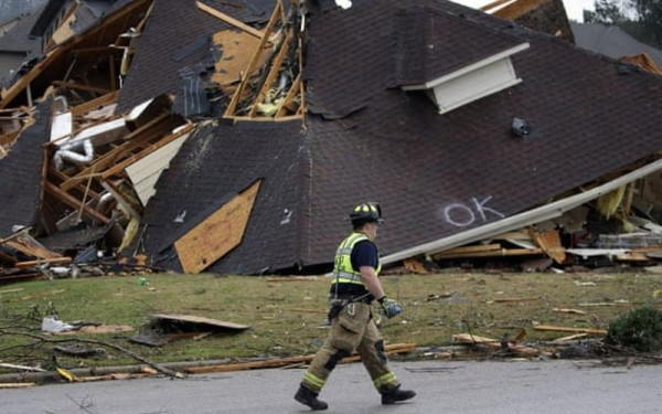 ΗΠΑ: Τουλάχιστον 23 άνθρωποι σκοτώθηκαν από ανεμοστρόβιλο και ισχυρές θύελλες 