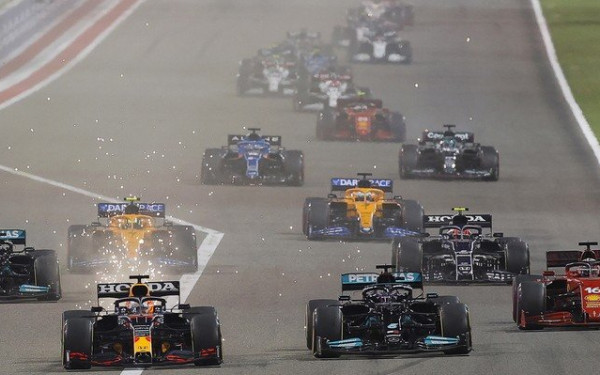 Φόρμουλα 1: Ο Χάμιλτον δε λυγίζει ποτέ! (βίντεο)