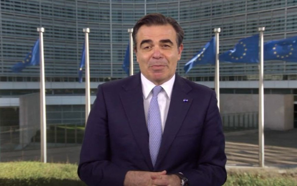 Σχοινάς: Η Κομισιόν μοιράζει 60.000 δωρεάν κάρτες σιδηροδρομικών μετακινήσεων για τους νέους της ΕΕ