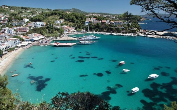 Άνδρος και Αλόννησος στα 15 μέρη της Ευρώπης με τις ομορφότερες παραλίες