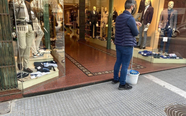 Συνεχίζει να ανοίγει η ψαλίδα των μεγάλων με τις μικρομεσαίες επιχειρήσεις