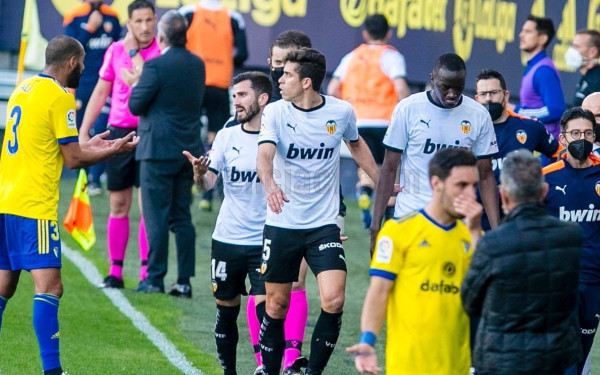 Ισπανία: Η Βαλένθια έφυγε από το γήπεδο λόγω ρατσιστικής επίθεσης σε βάρος παίκτη της (βίντεο)