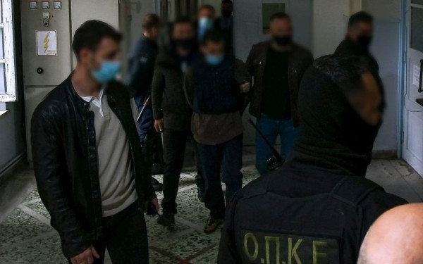 Δις ισόβια στον 34χρονο που σκότωσε τη γυναίκα του και τον αδελφό της στην Μακρινίτσα