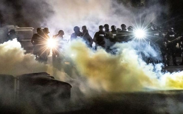 Μινεάπολις: Δεύτερη νύχτα έντασης και διαδηλώσεων παρά την απαγόρευση κυκλοφορίας