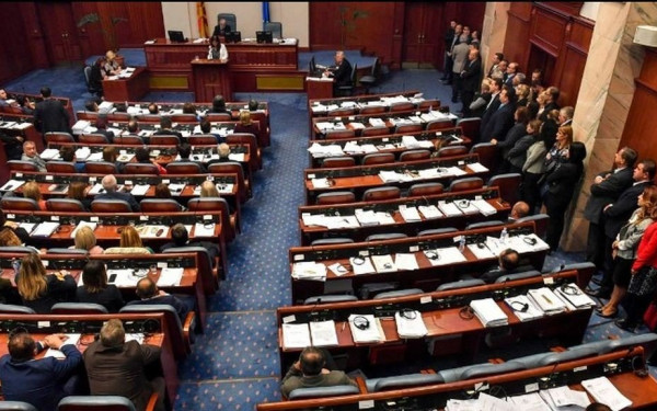 ΠΓΔΜ: Έγινε η πρώτη συνεδρίαση της Βουλής στα αλβανικά 