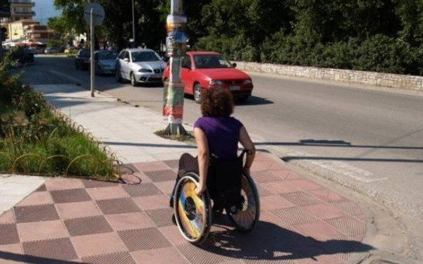  Κ. Νοτοπούλου: Η κυβερνητική απόφαση να αποκλείει ανάπηρους από τη μετακίνηση με μέσα μαζικής μεταφοράς παραβιάζει τα ανθρώπινα δικαιώματα