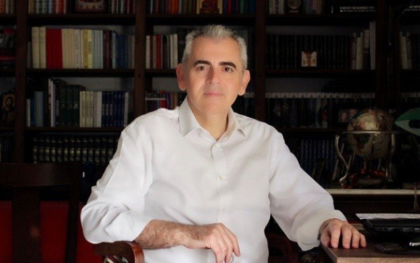 Μάξιμος Χαρακόπουλος: Πάσχα με περιορισμούς για να αναστήσουμε σύντομα τις ζωές μας!